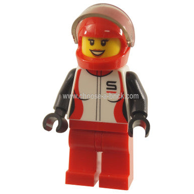 Pilote de course, femme, veste de course rouge et blanche, casque rouge et jambes 